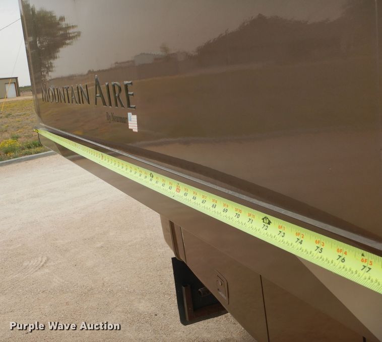 image for item DJ8842 2003 Newmar Mountain Aire  RV