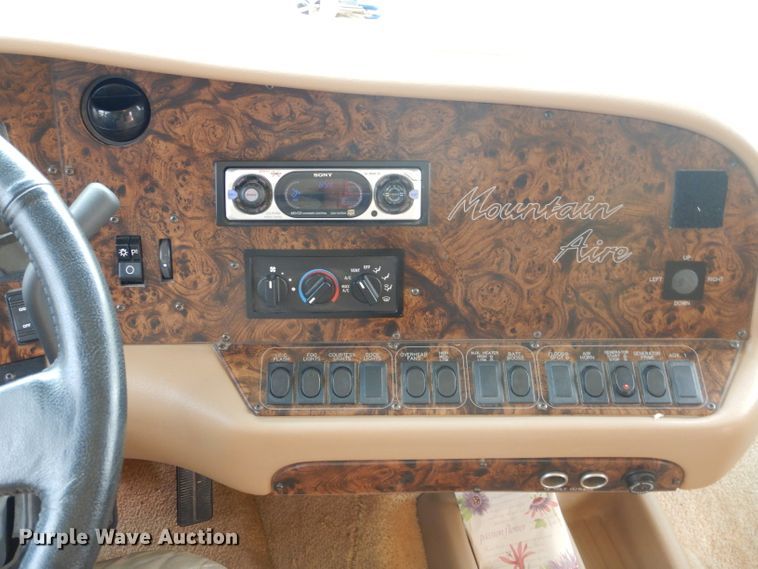 image for item DJ8842 2003 Newmar Mountain Aire  RV