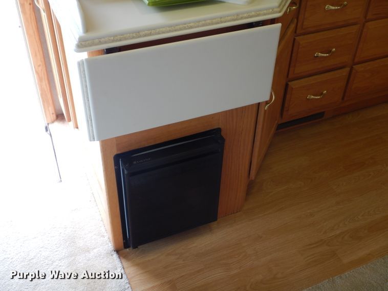 image for item DJ8842 2003 Newmar Mountain Aire  RV