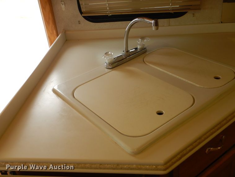 image for item DJ8842 2003 Newmar Mountain Aire  RV