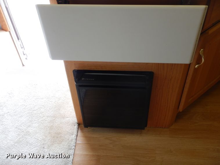 image for item DJ8842 2003 Newmar Mountain Aire  RV