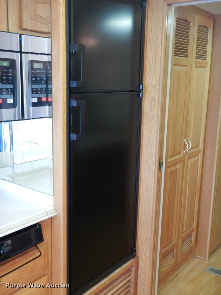 image for item DJ8842 2003 Newmar Mountain Aire  RV