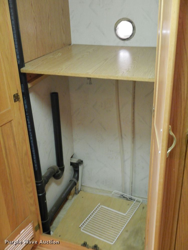 image for item DJ8842 2003 Newmar Mountain Aire  RV