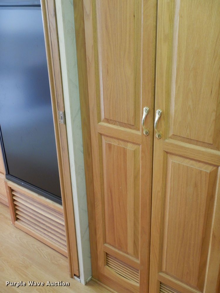 image for item DJ8842 2003 Newmar Mountain Aire  RV