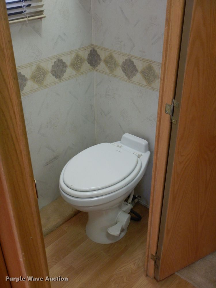 image for item DJ8842 2003 Newmar Mountain Aire  RV