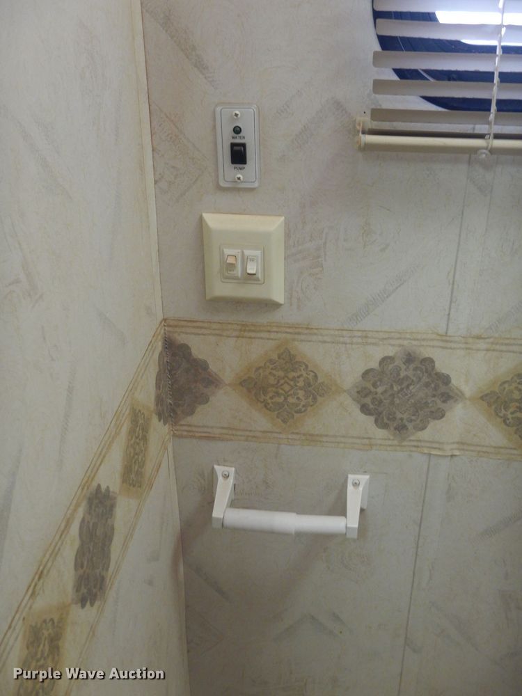 image for item DJ8842 2003 Newmar Mountain Aire  RV