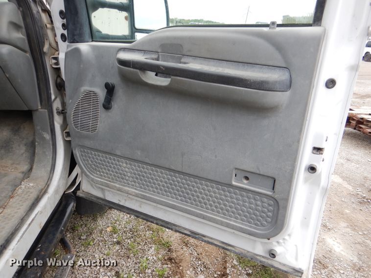 image for item DL8042 2006 Ford F550 Super Duty XL  utility / service truck