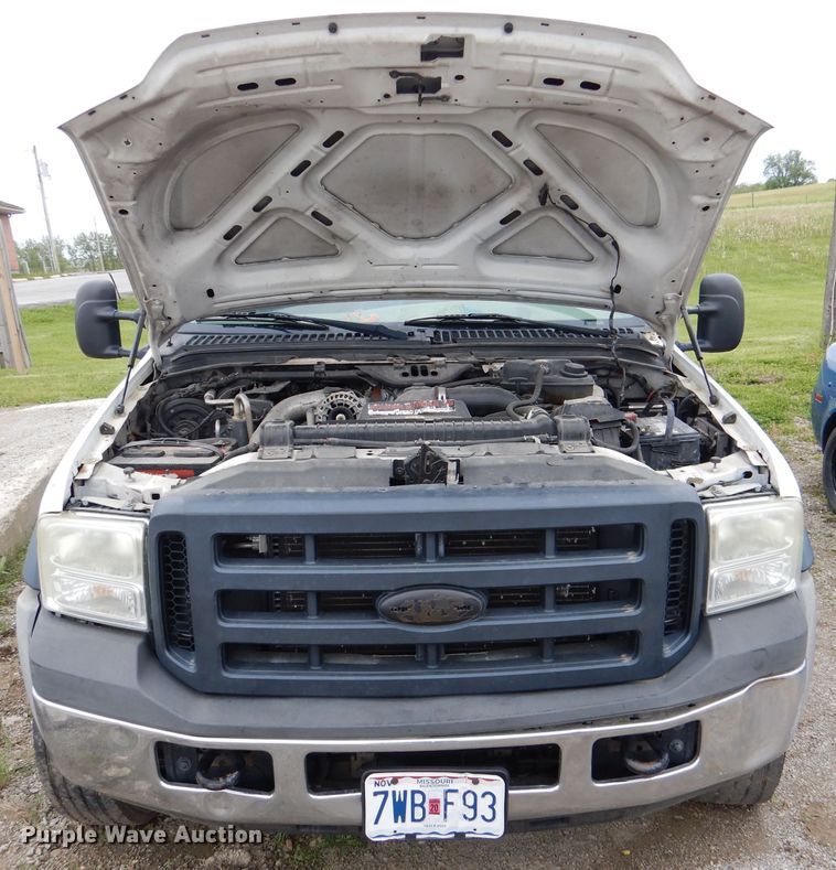 image for item DL8042 2006 Ford F550 Super Duty XL  utility / service truck