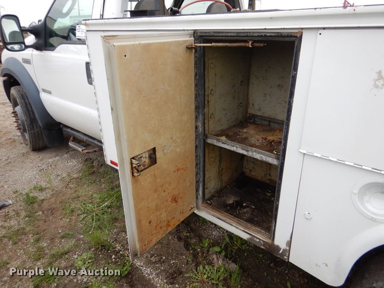 image for item DL8042 2006 Ford F550 Super Duty XL  utility / service truck