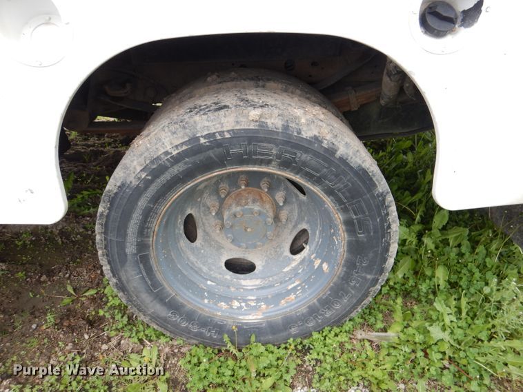 image for item DL8042 2006 Ford F550 Super Duty XL  utility / service truck