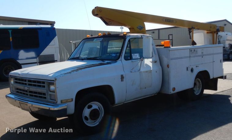 image for item DM2900 1988 Chevrolet C3500  bucket truck