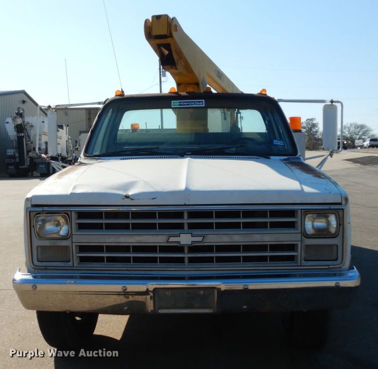 image for item DM2900 1988 Chevrolet C3500  bucket truck