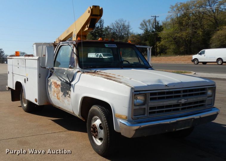image for item DM2900 1988 Chevrolet C3500  bucket truck