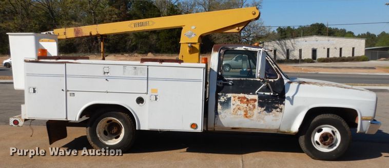 image for item DM2900 1988 Chevrolet C3500  bucket truck