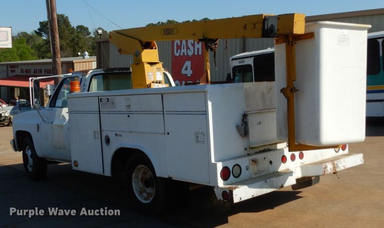 image for item DM2900 1988 Chevrolet C3500  bucket truck