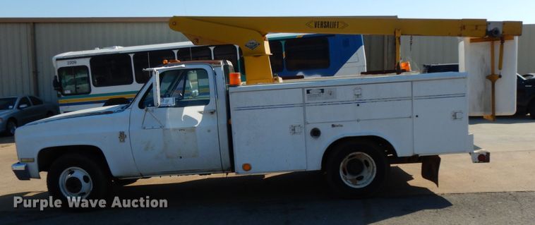 image for item DM2900 1988 Chevrolet C3500  bucket truck