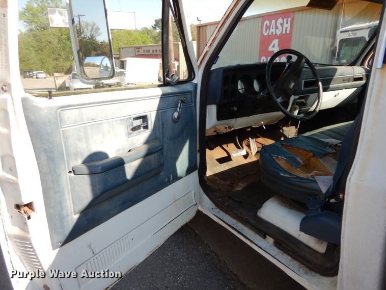 image for item DM2900 1988 Chevrolet C3500  bucket truck