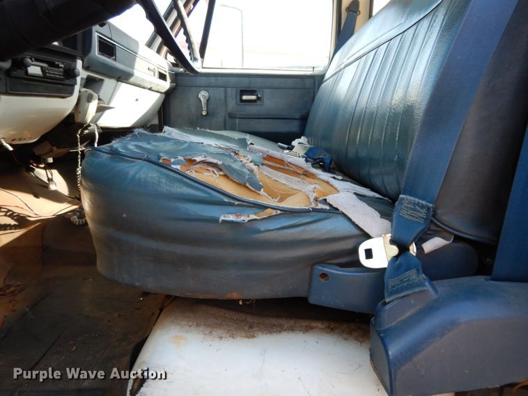 image for item DM2900 1988 Chevrolet C3500  bucket truck