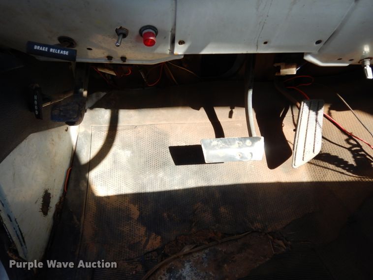 image for item DM2900 1988 Chevrolet C3500  bucket truck