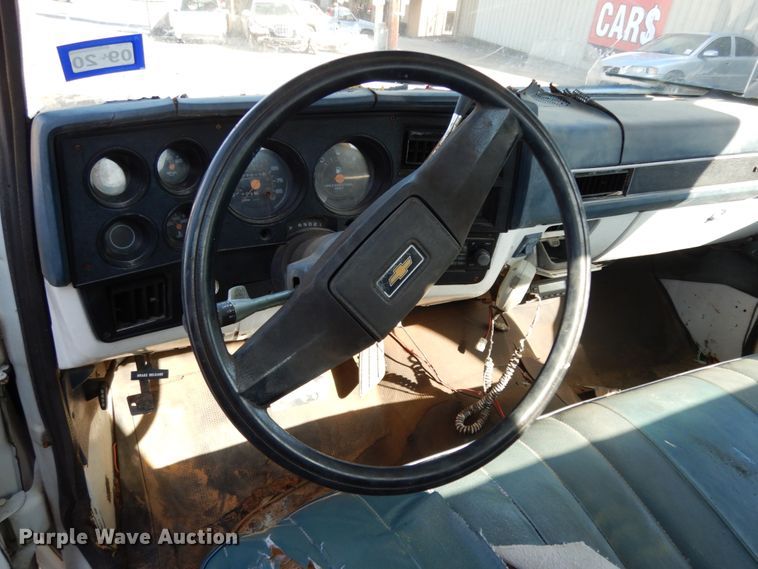 image for item DM2900 1988 Chevrolet C3500  bucket truck