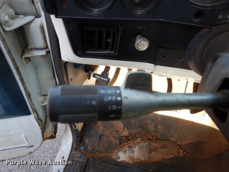 image for item DM2900 1988 Chevrolet C3500  bucket truck