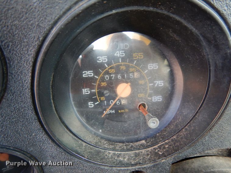 image for item DM2900 1988 Chevrolet C3500  bucket truck