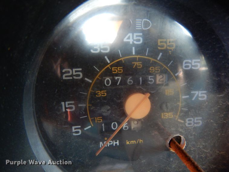 image for item DM2900 1988 Chevrolet C3500  bucket truck