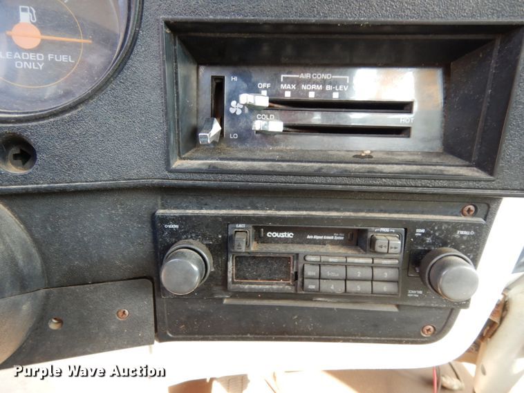 image for item DM2900 1988 Chevrolet C3500  bucket truck