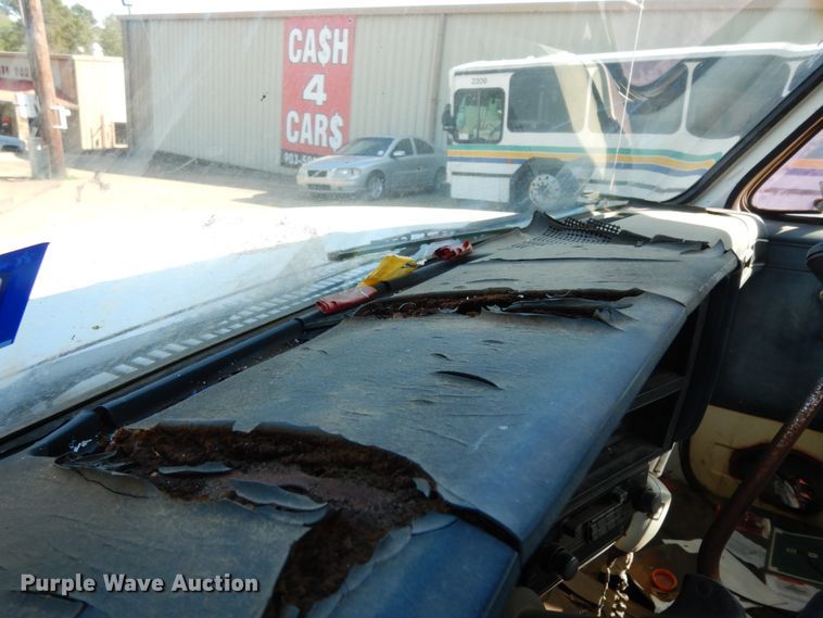 image for item DM2900 1988 Chevrolet C3500  bucket truck