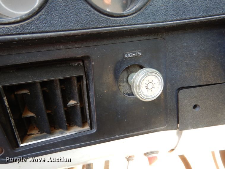 image for item DM2900 1988 Chevrolet C3500  bucket truck