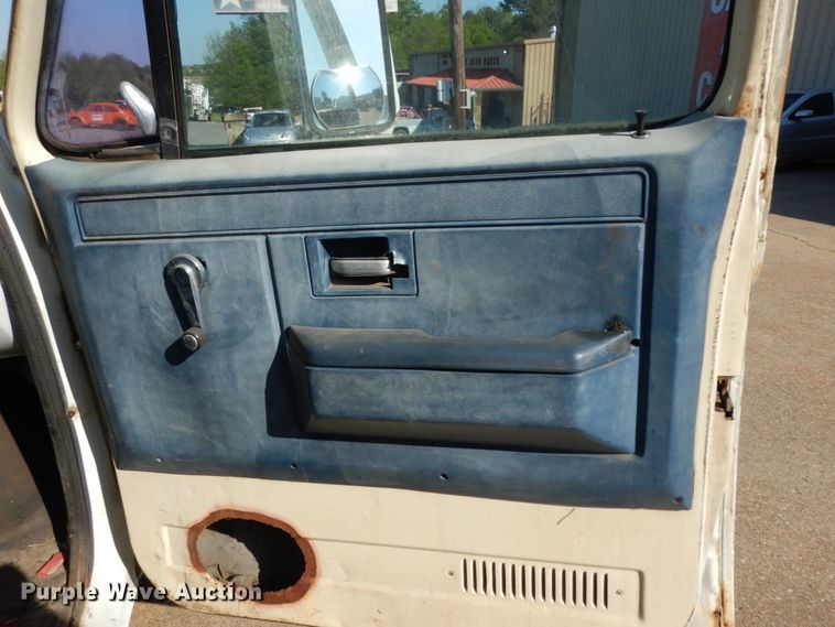 image for item DM2900 1988 Chevrolet C3500  bucket truck