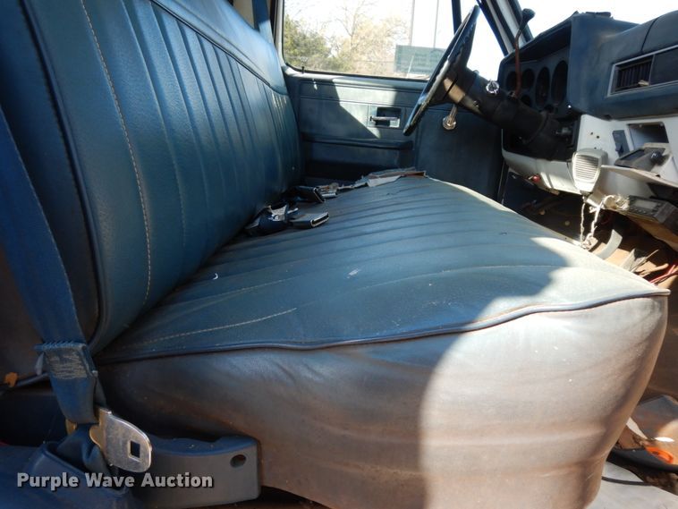 image for item DM2900 1988 Chevrolet C3500  bucket truck