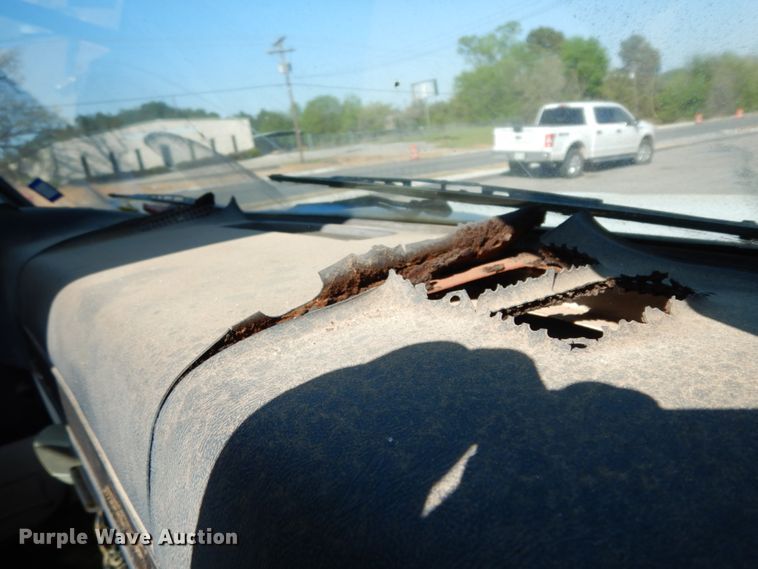 image for item DM2900 1988 Chevrolet C3500  bucket truck