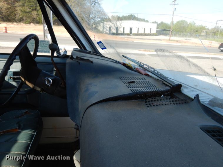 image for item DM2900 1988 Chevrolet C3500  bucket truck