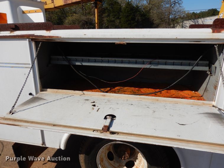 image for item DM2900 1988 Chevrolet C3500  bucket truck