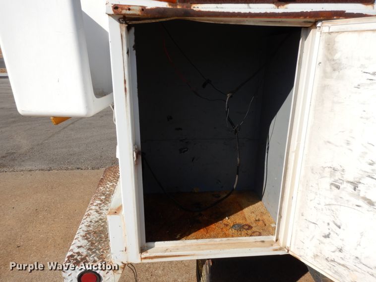 image for item DM2900 1988 Chevrolet C3500  bucket truck