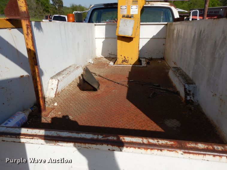 image for item DM2900 1988 Chevrolet C3500  bucket truck