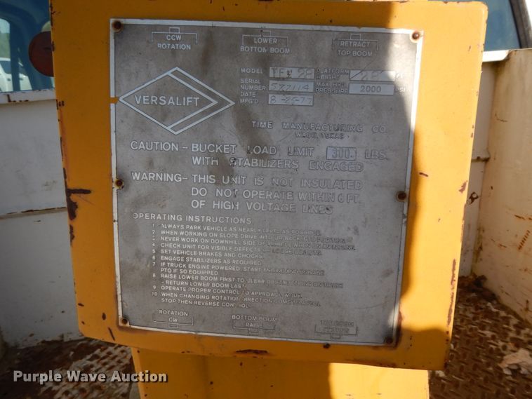 image for item DM2900 1988 Chevrolet C3500  bucket truck