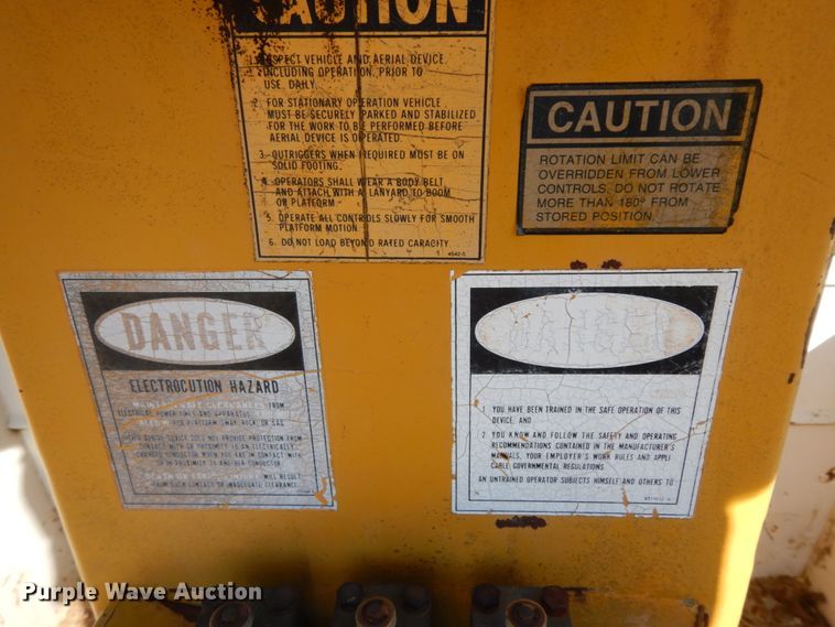 image for item DM2900 1988 Chevrolet C3500  bucket truck