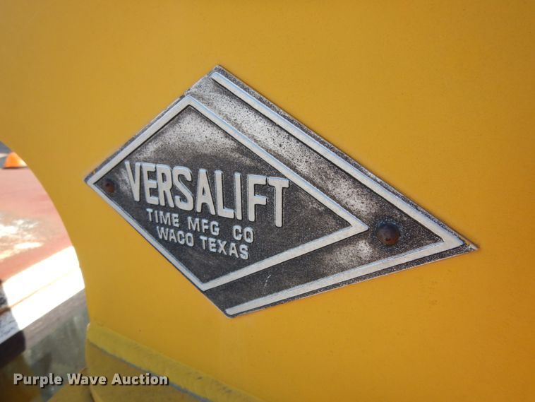 image for item DM2900 1988 Chevrolet C3500  bucket truck