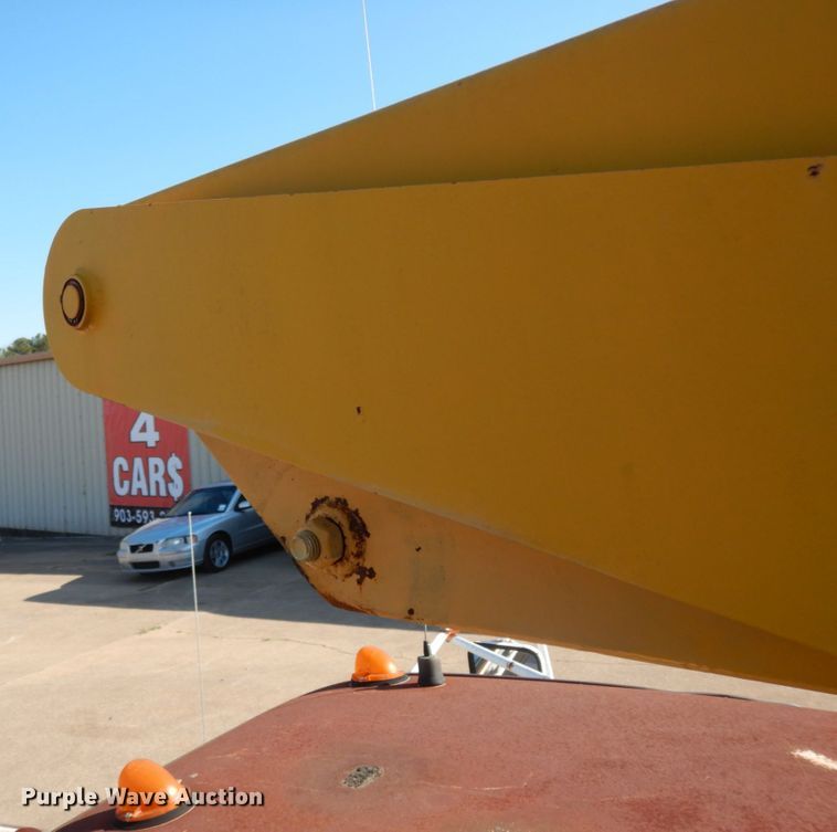 image for item DM2900 1988 Chevrolet C3500  bucket truck