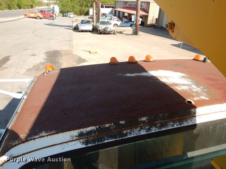 image for item DM2900 1988 Chevrolet C3500  bucket truck