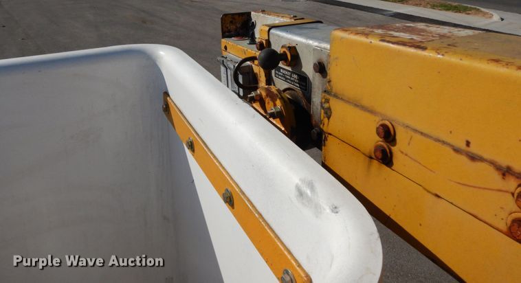 image for item DM2900 1988 Chevrolet C3500  bucket truck