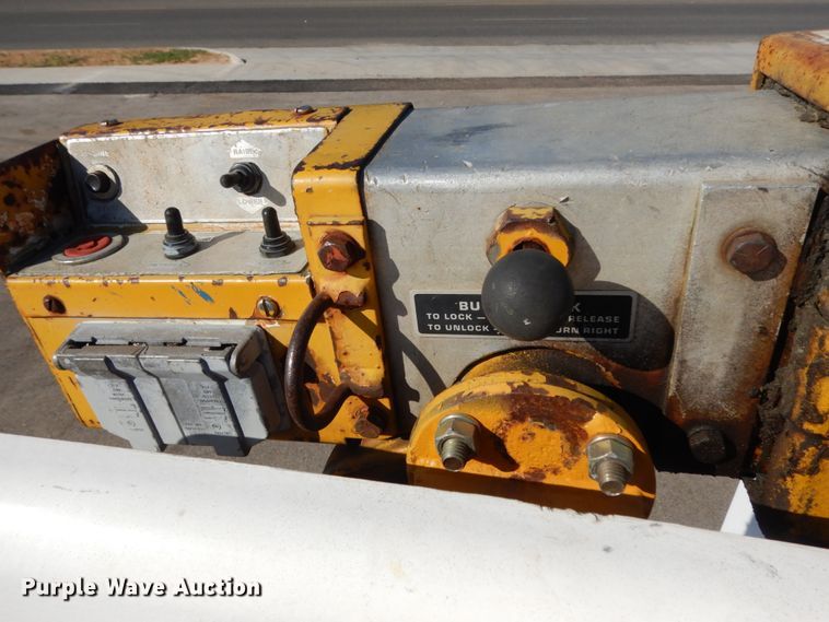 image for item DM2900 1988 Chevrolet C3500  bucket truck