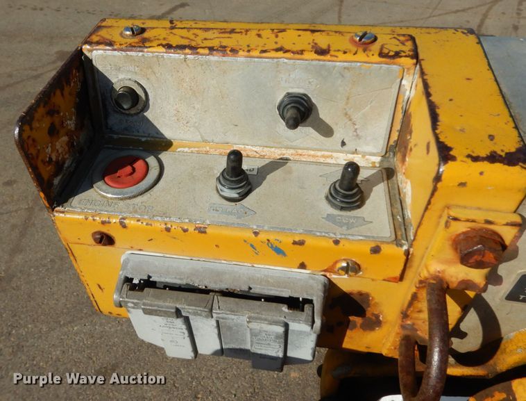 image for item DM2900 1988 Chevrolet C3500  bucket truck