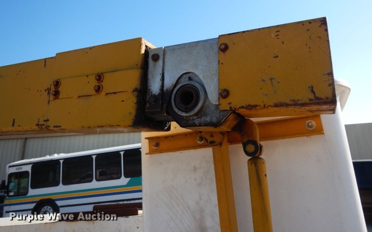 image for item DM2900 1988 Chevrolet C3500  bucket truck
