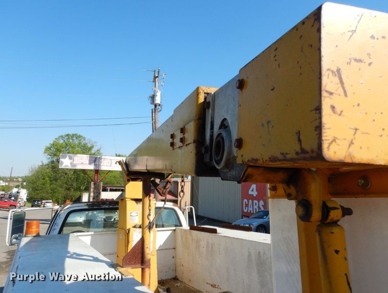 image for item DM2900 1988 Chevrolet C3500  bucket truck