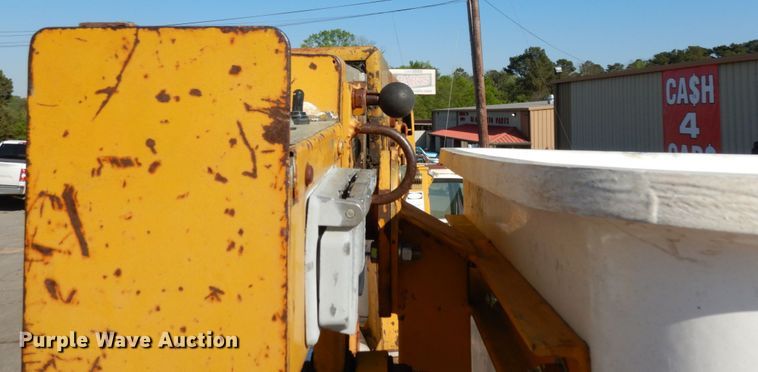 image for item DM2900 1988 Chevrolet C3500  bucket truck