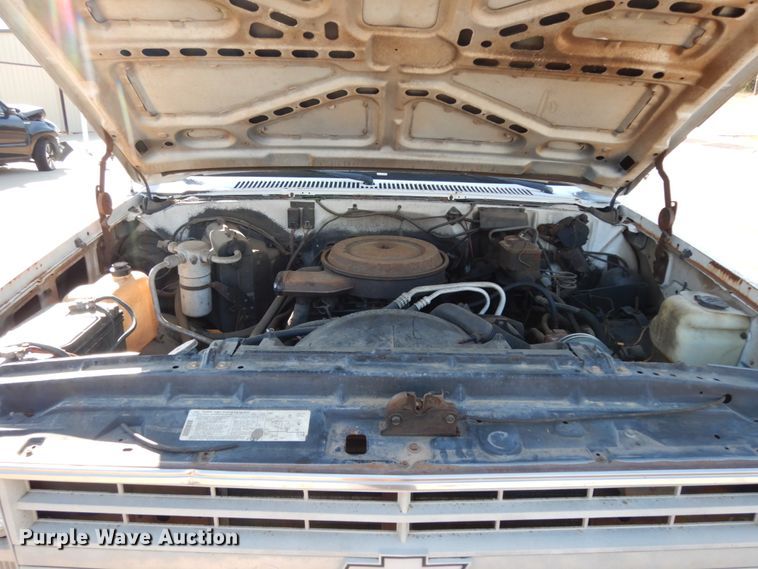 image for item DM2900 1988 Chevrolet C3500  bucket truck