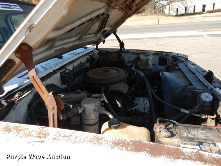 image for item DM2900 1988 Chevrolet C3500  bucket truck